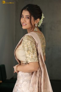 actress Rashi Singh gorgeous in a saree