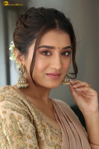 actress Rashi Singh gorgeous in a saree