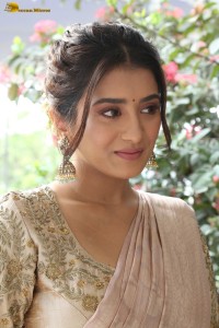 actress Rashi Singh gorgeous in a saree