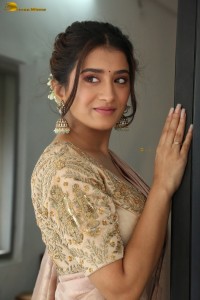 actress Rashi Singh gorgeous in a saree