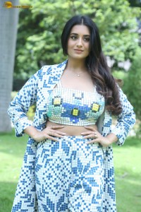 actress Rashi Singh pretty in a blue and white suit