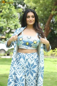 actress Rashi Singh pretty in a blue and white suit