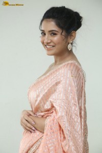 actress Rashi Singh glamorous photoshoot in a saree