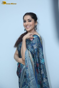 Telugu Anchor and Actress Rashmi Gautam photoshoot in a blue saree