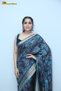Telugu Anchor and Actress Rashmi Gautam photoshoot in a blue saree