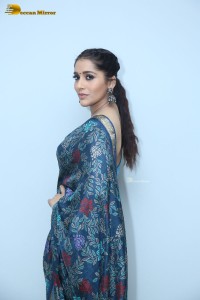 Telugu Anchor and Actress Rashmi Gautam photoshoot in a blue saree