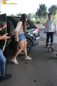 actress rashmika mandanna hot looks in denim shorts