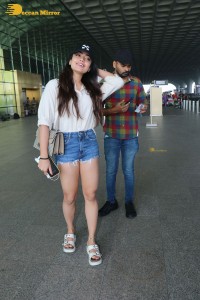 actress rashmika mandanna hot looks in denim shorts