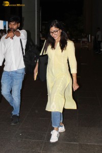 actress rashmika mandanna spotted in a casual attire at mumbai airport