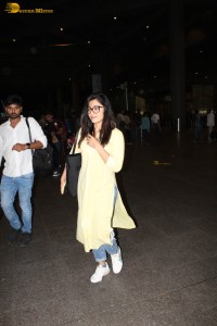 actress rashmika mandanna spotted in a casual attire at mumbai airport