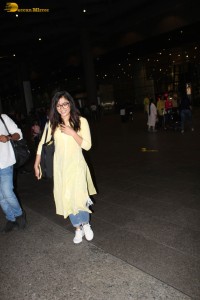 actress rashmika mandanna spotted in a casual attire at mumbai airport