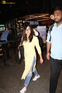 actress rashmika mandanna spotted in a casual attire at mumbai airport