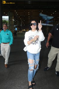 actress Rashmika Mandanna hot looks in torn jeans