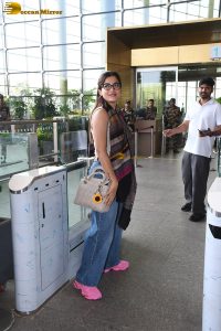 actress Rashmika Mandanna cute in top and jeans