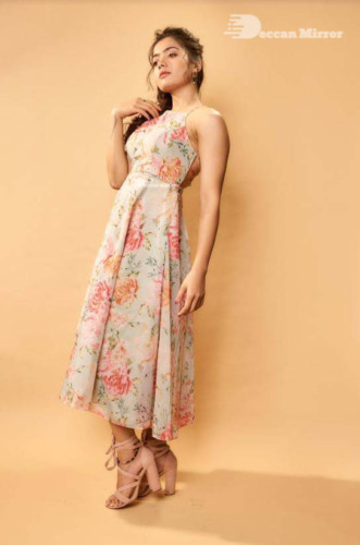 Telugu Actress Rashmika Mandanna Photoshoot with funny expressions