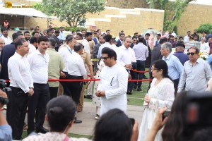 Business Tycoon Ratan Tata’s Final Journey attended by Amit Shah, Eknath Shinde, Sharad Pawar, Chandrababu Naidu, Nita Ambani, Aamir Khan, and others