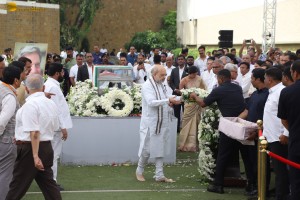 Business Tycoon Ratan Tata’s Final Journey attended by Amit Shah, Eknath Shinde, Sharad Pawar, Chandrababu Naidu, Nita Ambani, Aamir Khan, and others