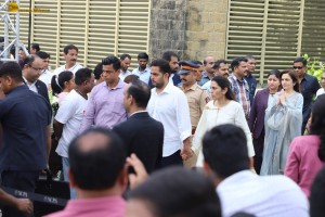 Business Tycoon Ratan Tata’s Final Journey attended by Amit Shah, Eknath Shinde, Sharad Pawar, Chandrababu Naidu, Nita Ambani, Aamir Khan, and others