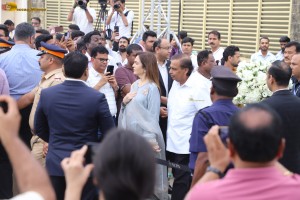 Business Tycoon Ratan Tata’s Final Journey attended by Amit Shah, Eknath Shinde, Sharad Pawar, Chandrababu Naidu, Nita Ambani, Aamir Khan, and others