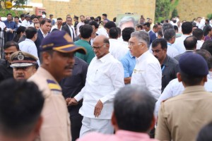 Business Tycoon Ratan Tata’s Final Journey attended by Amit Shah, Eknath Shinde, Sharad Pawar, Chandrababu Naidu, Nita Ambani, Aamir Khan, and others