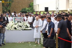 Business Tycoon Ratan Tata’s Final Journey attended by Amit Shah, Eknath Shinde, Sharad Pawar, Chandrababu Naidu, Nita Ambani, Aamir Khan, and others