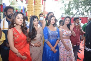Ravanasura Movie Opening Stills with Ravi Teja, Chiranjeevi, Anu Emmanuel, Faira Abdullah