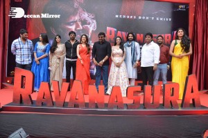 Ravanasura Movie Opening Stills with Ravi Teja, Chiranjeevi, Anu Emmanuel, Faira Abdullah