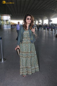 actress Raveena Tandon chic look at airport