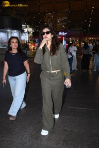 bollywood actress Raveena Tandon cute in a green dress at airport