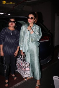 actress Raveena Tandon beautiful at airport
