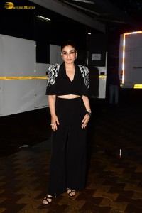 actress Raveena Tandon chic look in all black