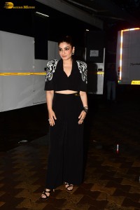 actress Raveena Tandon chic look in all black