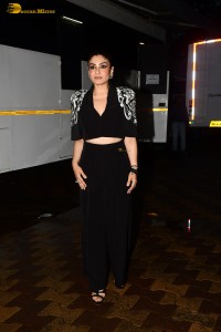 actress Raveena Tandon chic look in all black