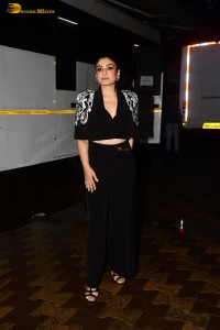 actress Raveena Tandon chic look in all black