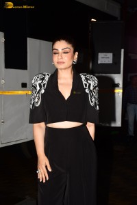 actress Raveena Tandon chic look in all black