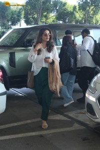 bollywood actress Raveena Tandon was spotted in a stylish outfit at mumbai airport