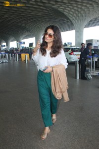 bollywood actress Raveena Tandon was spotted in a stylish outfit at mumbai airport