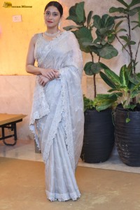 actress Regina Cassandra sweet looks in a silver color saree