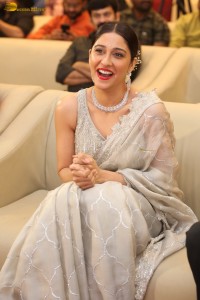 actress Regina Cassandra sweet looks in a silver color saree