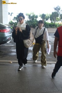 Bollywood actress rekha spotted at mumbai airport dressed in all black