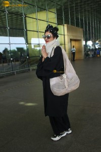 Bollywood actress rekha spotted at mumbai airport dressed in all black