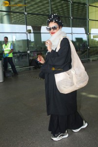 Bollywood actress rekha spotted at mumbai airport dressed in all black