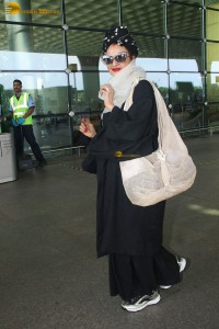 Bollywood actress rekha spotted at mumbai airport dressed in all black