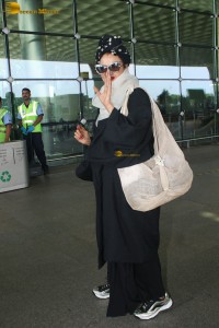 Bollywood actress rekha spotted at mumbai airport dressed in all black