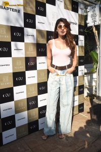 actress Rhea Chakraborty cute in a pink top