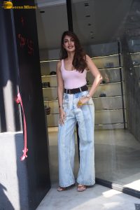 actress Rhea Chakraborty cute in a pink top