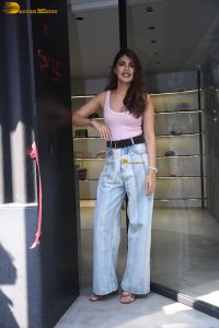 actress Rhea Chakraborty cute in a pink top