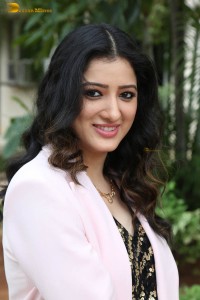 indian actress richa panai cute photoshoot in a garden