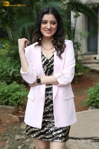 indian actress richa panai cute photoshoot in a garden