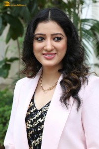 indian actress richa panai cute photoshoot in a garden